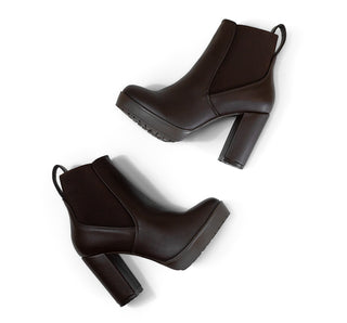 8-5566 Sarah studio Botin Reno Cafe