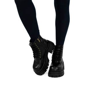 YX832 Garrapata Botin Sintético Negro