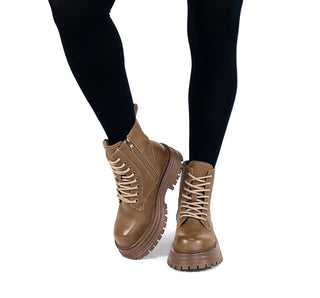 YX848 Garrapata Botin Sintético Cafe