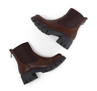 230968 Garrapata Botin Sintético Cafe