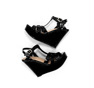 68779 Senties Sandalia Charol Negro